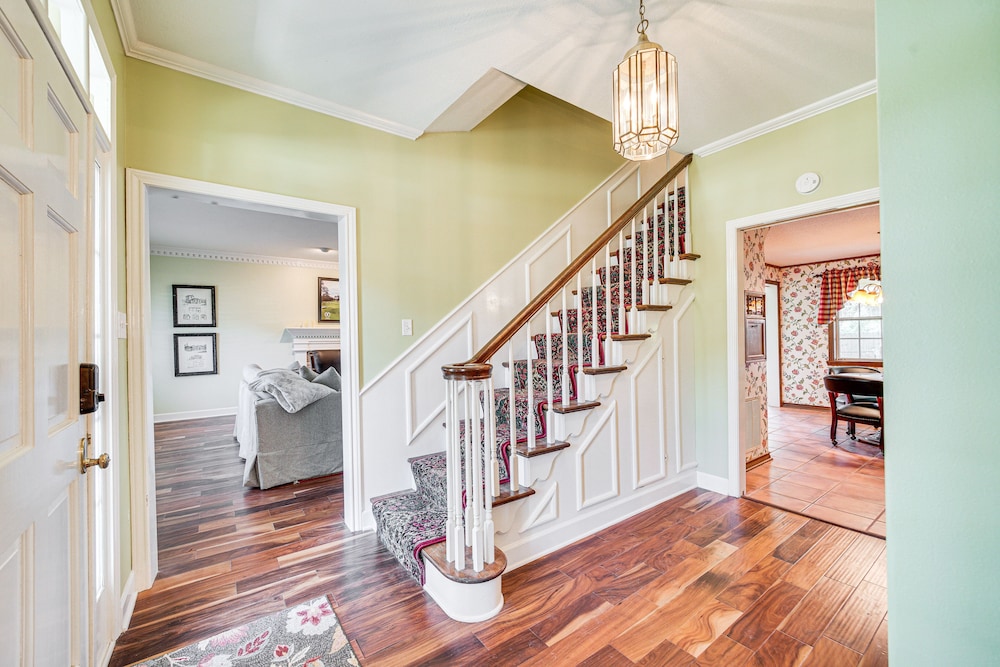 Expansive Texarkana Home w/ Yard: Near Golf!