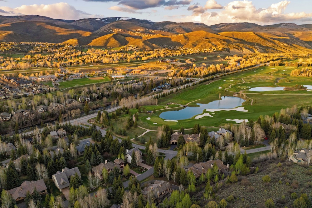 Cozy Edwards Retreat w/ Fireplace, Near Ski Resort Osprey Nest by Avantstay