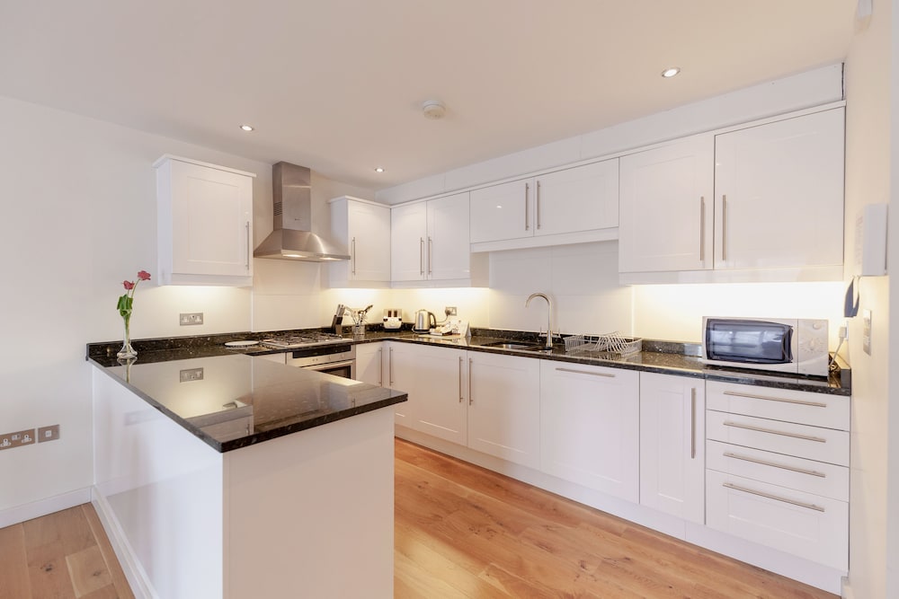 Roomspace Apartments -Marquis Court