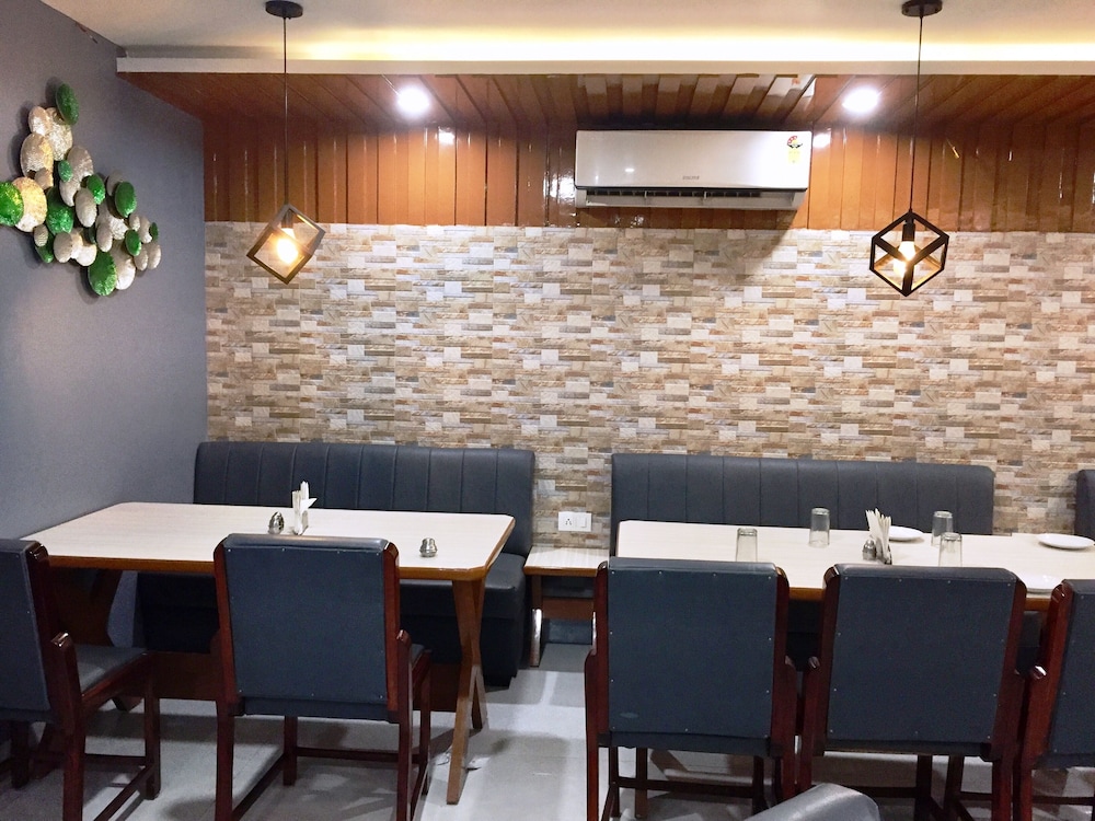 HOTEL SATKAR