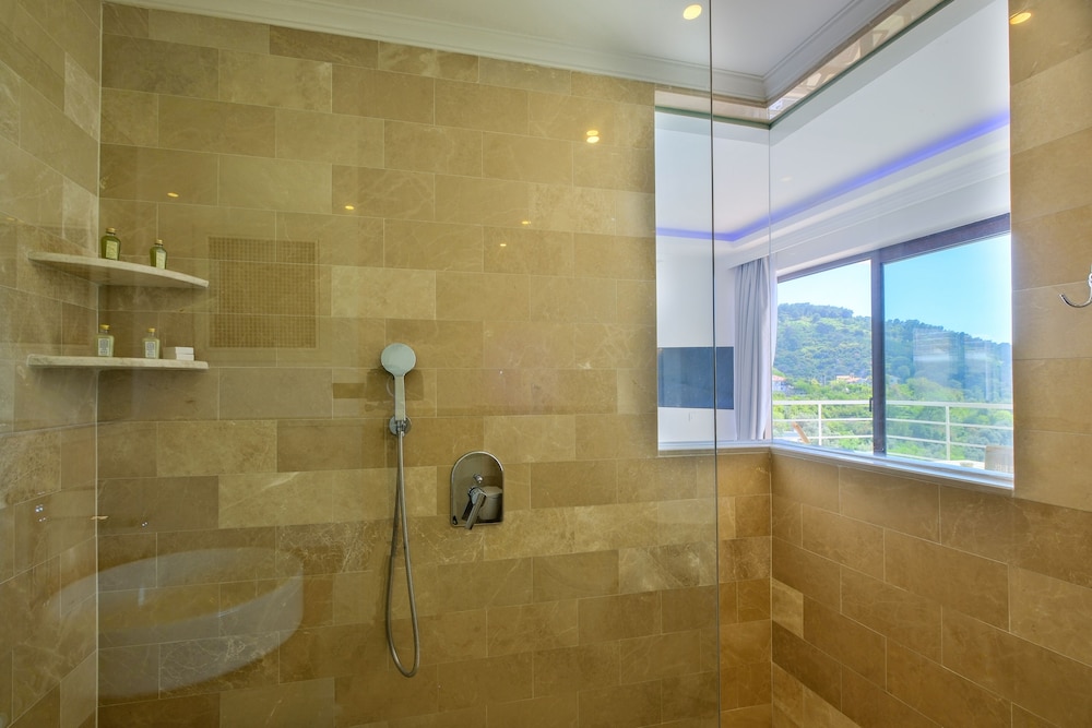 Highclere Hotel and Spa - Image 57