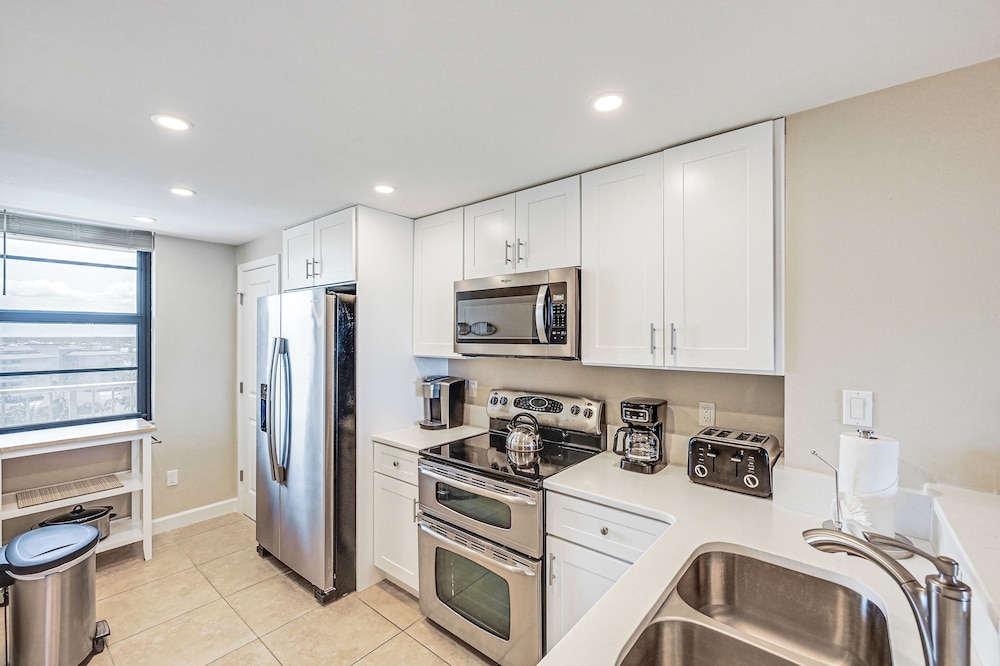 Direct Beach Access: Marco Island Resort Condo!