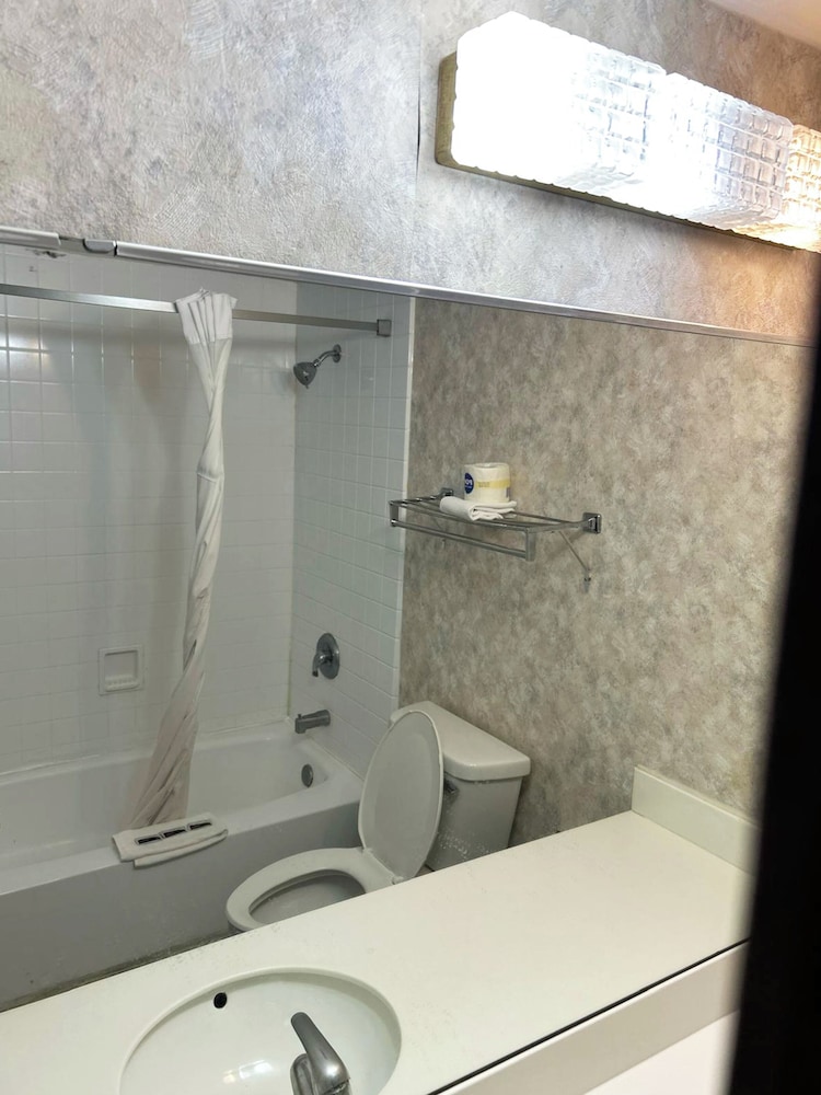 Blue Way Inn & Suites La Crosse