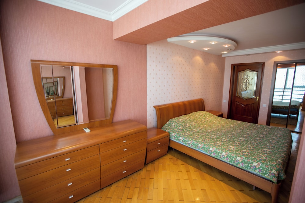 Dondar Apartment Formula 1 view