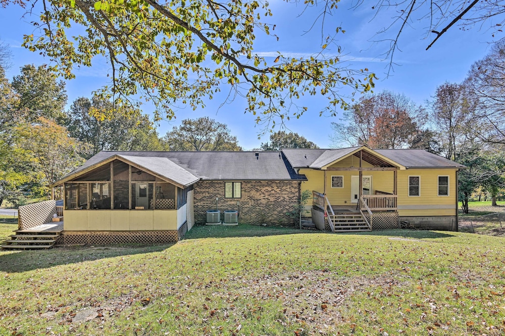 Mt Juliet Getaway w/ Yard: 22 Mi to Nashville - Property Image 2
