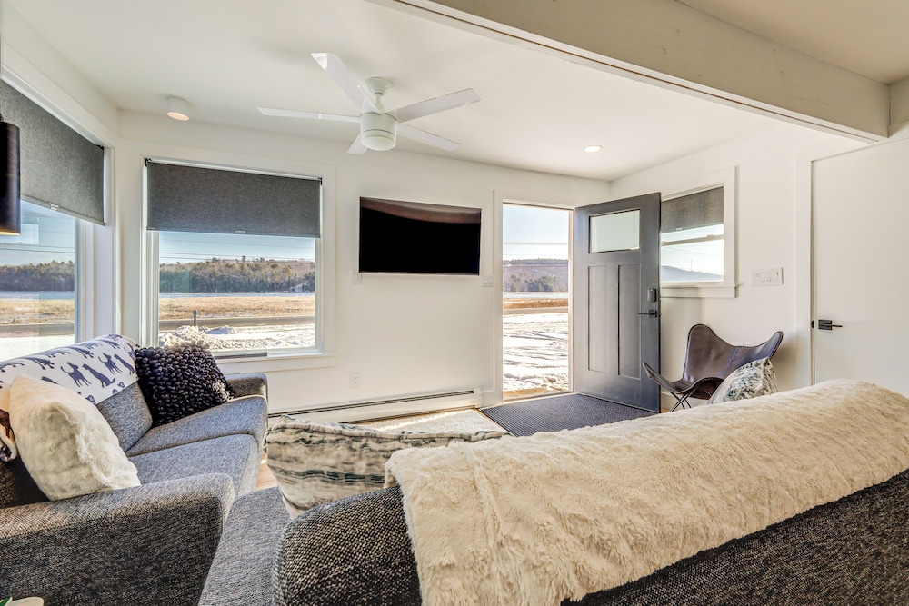Remodeled Home w/ River Views in Frankfort!