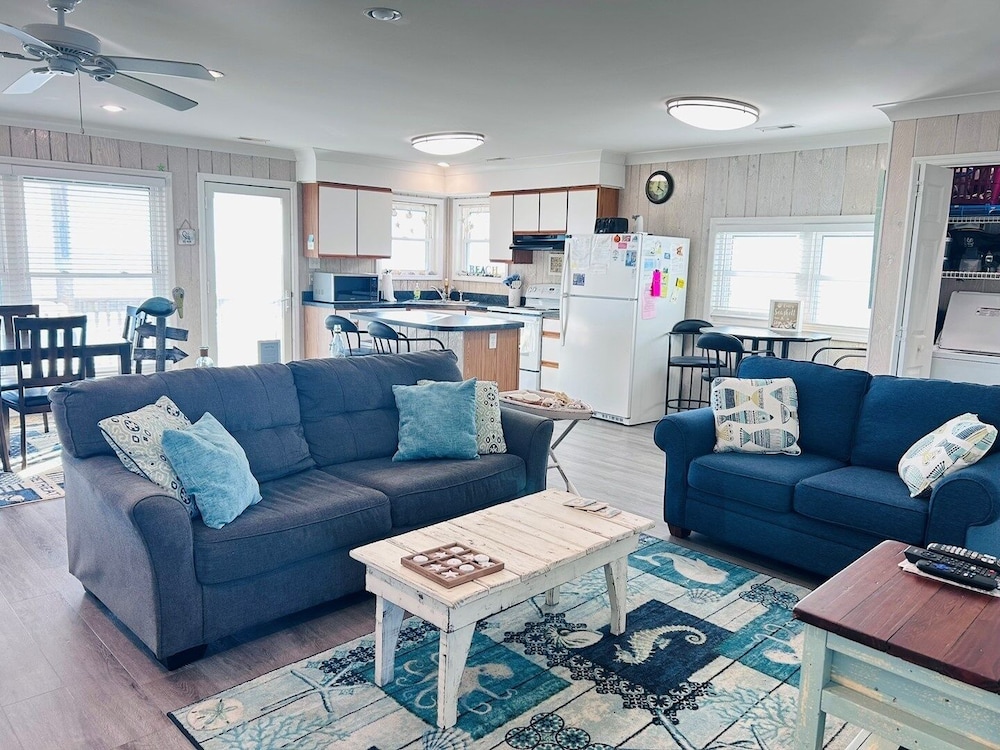 Sea It All 2 Bedroom Home by RedAwning