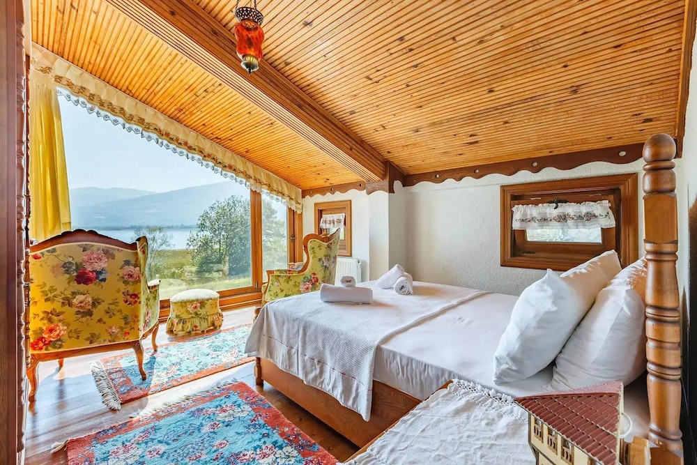 Lake Sapanca Breathtaking Private Villa Retreat