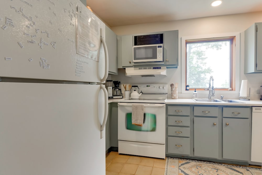 Ski-in/ski-out Sugarbush Retreat w/ Indoor Hot Tub