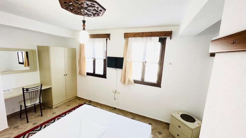 Denishouse-private Rooms Guesthouse Gjirokastra