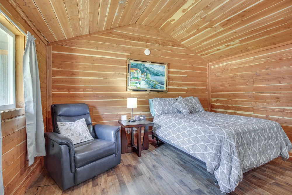 Cabin 2 Mi to White River: Great for Anglers!