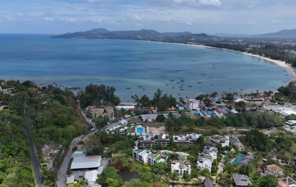 2BR Pool View Short Walk to Beach C254