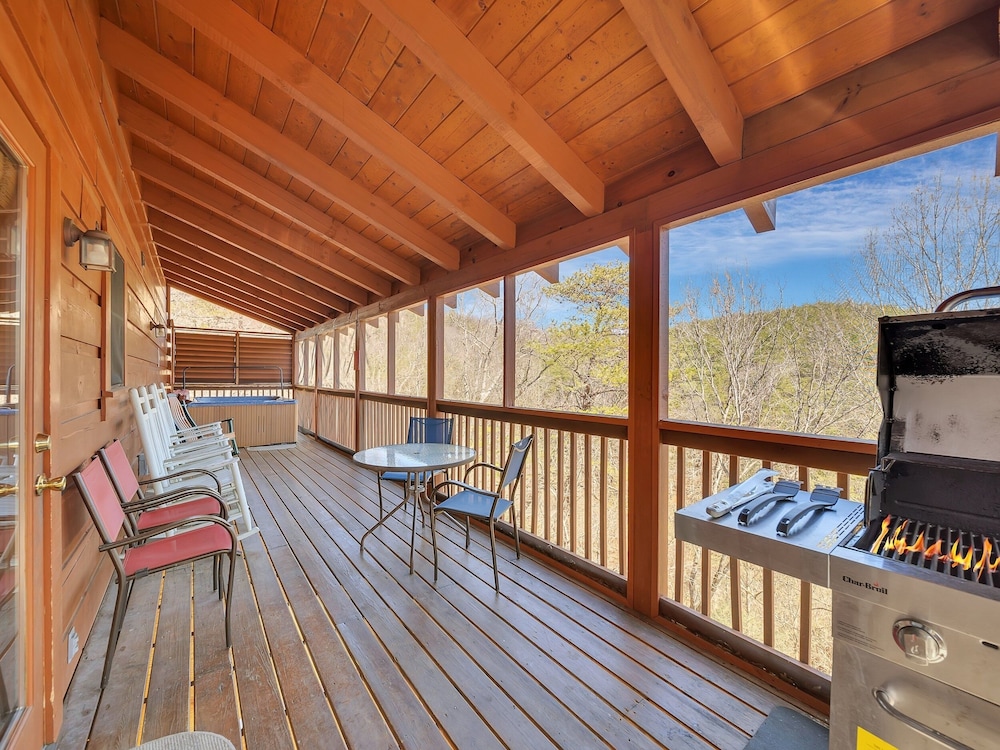 Ern821 - Tranquil Times 5 Bedroom Cabin