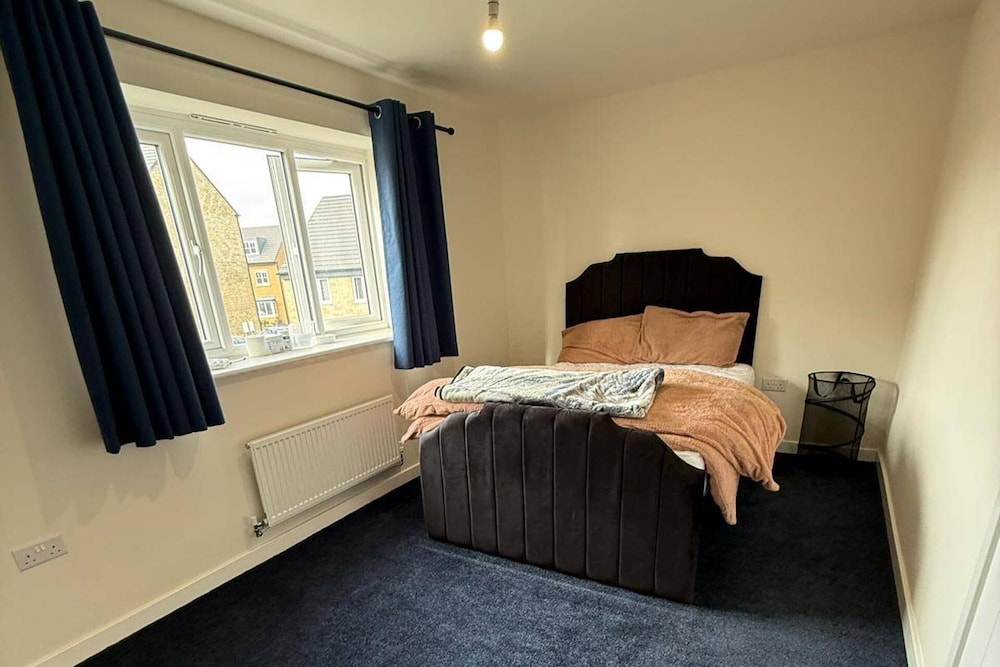 Central 2 Bed Home - Parking, Ev Point, Garden