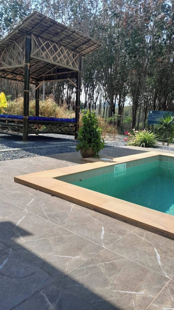 2 Bedrooms 400 m From the Beach