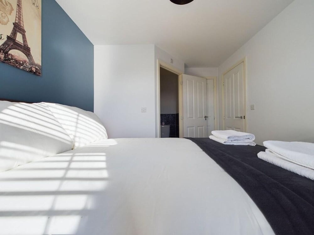 Riverfront Staffordshire Retreat