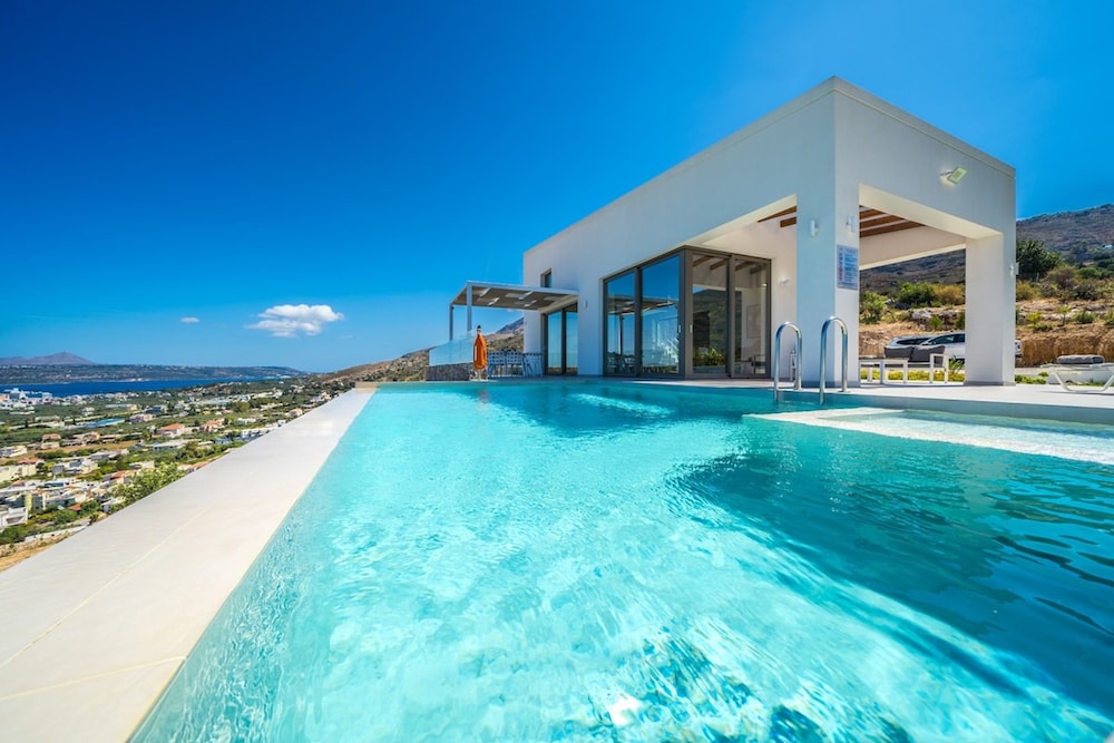 Villa Con Vista- Heated Pool 4 bdr Sleeps 8