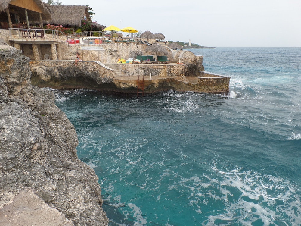 Hotel Sundown Villa -Negril - Image 1