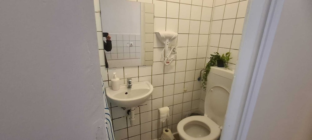 2BR Apartment 10 Min Walk to Westbahnhof