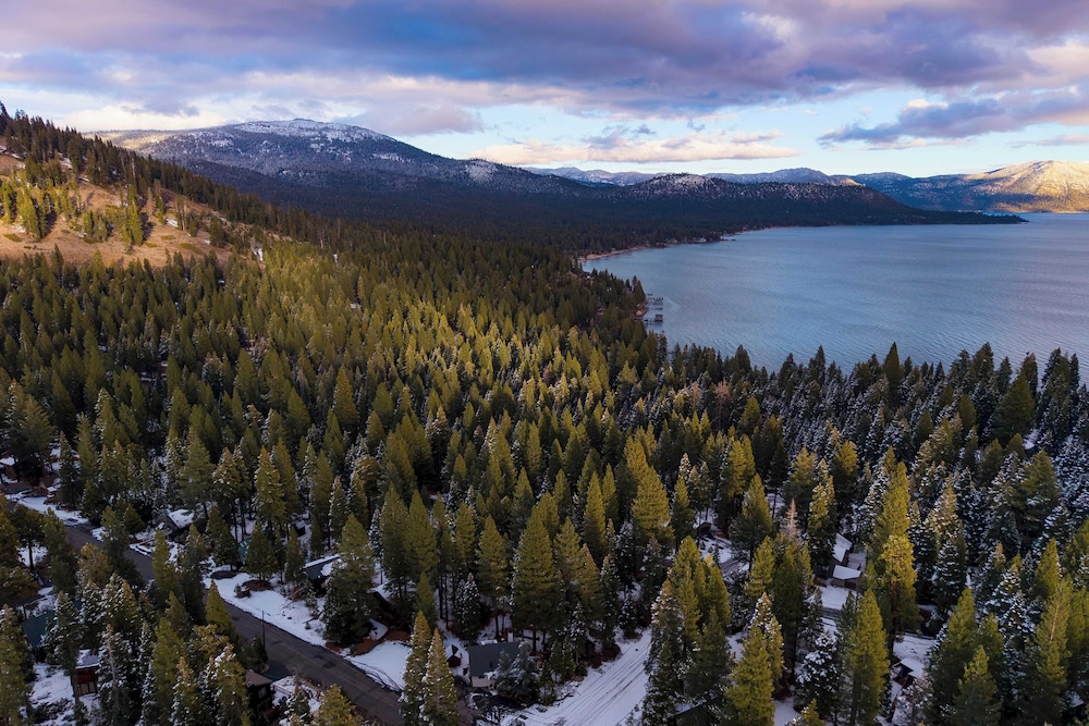 Cozy Modern Cabin w/ Sauna & Fireplace 5 Mins to Lake Peaceful Tahoe Retreat by Avantstay