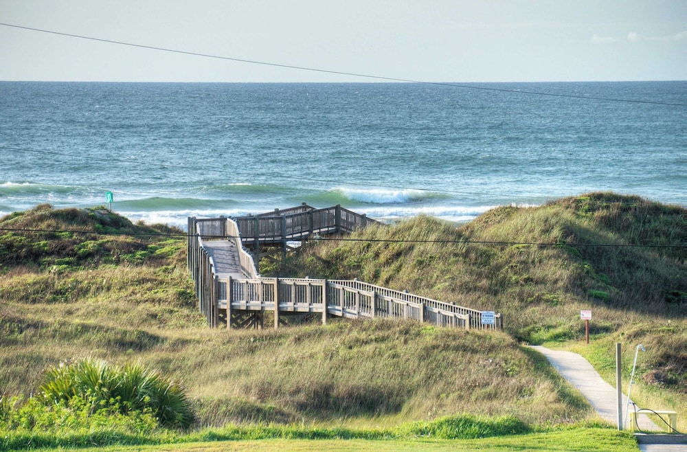 2 Studio Condos Beach Boardwalk, Pool & Tennis Court Island Retreat Complex