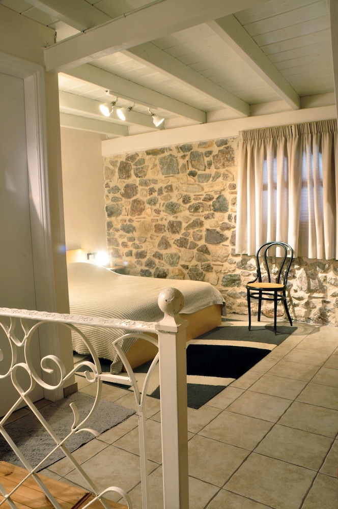 Limni Stone Apartment