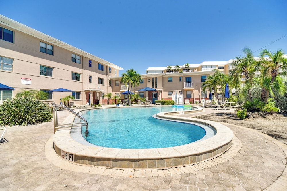 Condo at Upham Beach Park w/ Heated Pool Access!