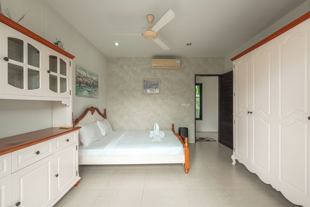 4Br Near Pier Private Pool & Garden V246