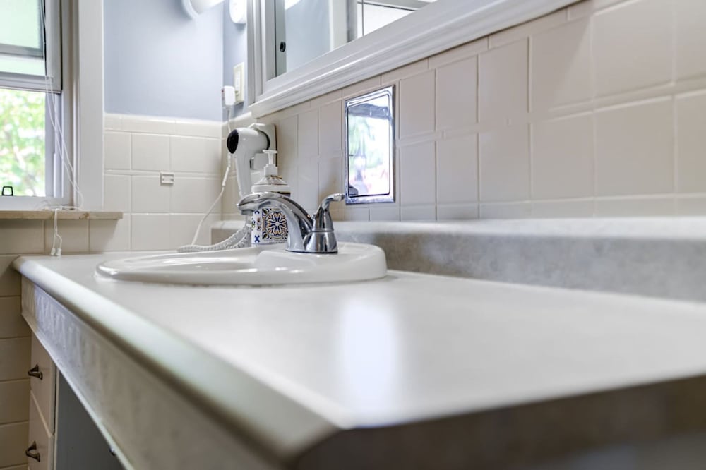 Charming 3BR Home in Quiet Kitchener Neighborhood
