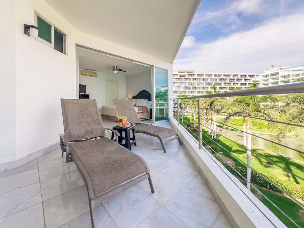 ARIA Residence Beachfront luxury