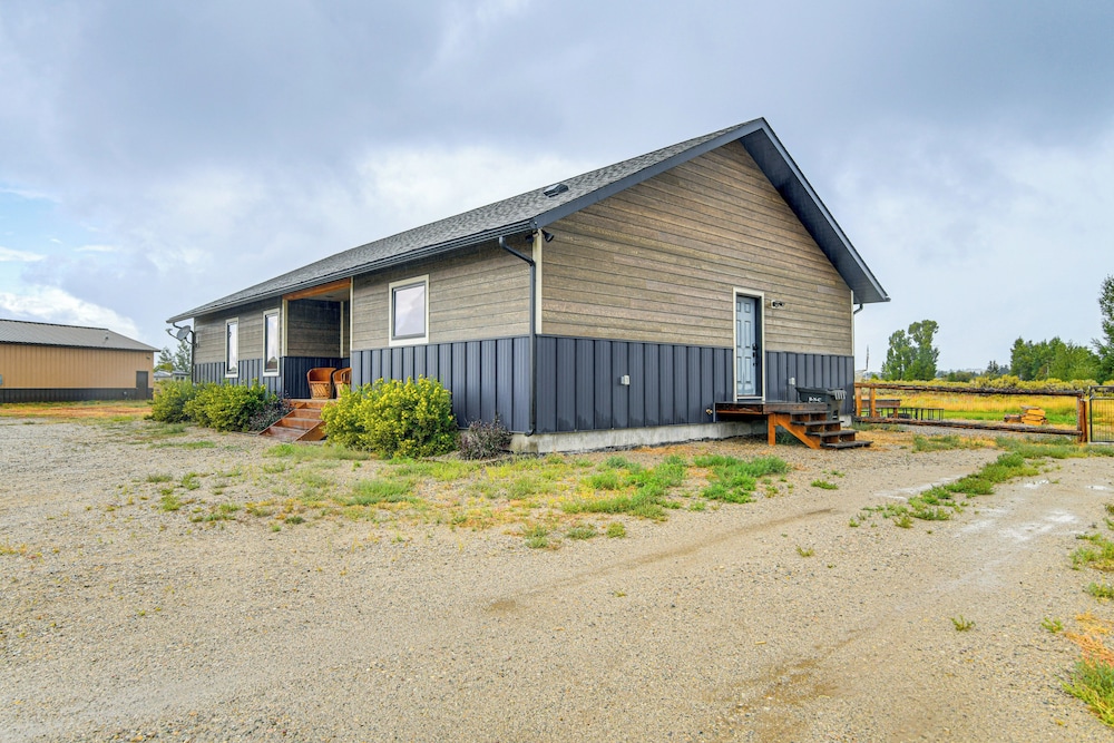 Pinedale Getaway Near Hiking, Skiing & Lakes!