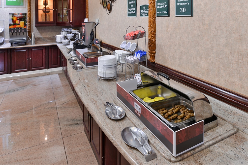 Redlands Vacations - Comfort Suites Redlands - Property Image 16