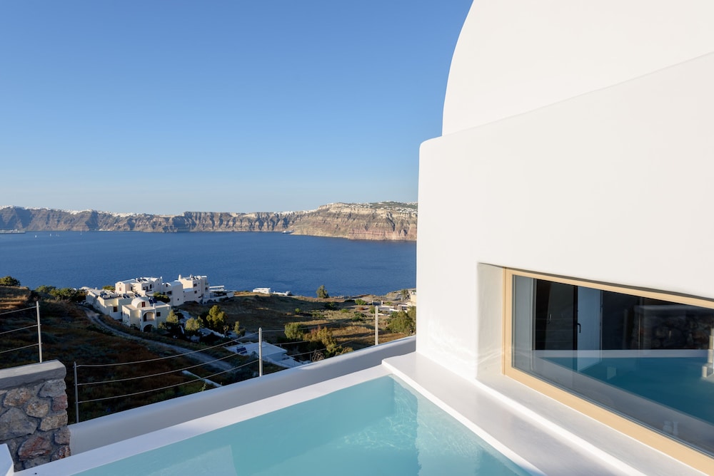 Earino Suites & Villas