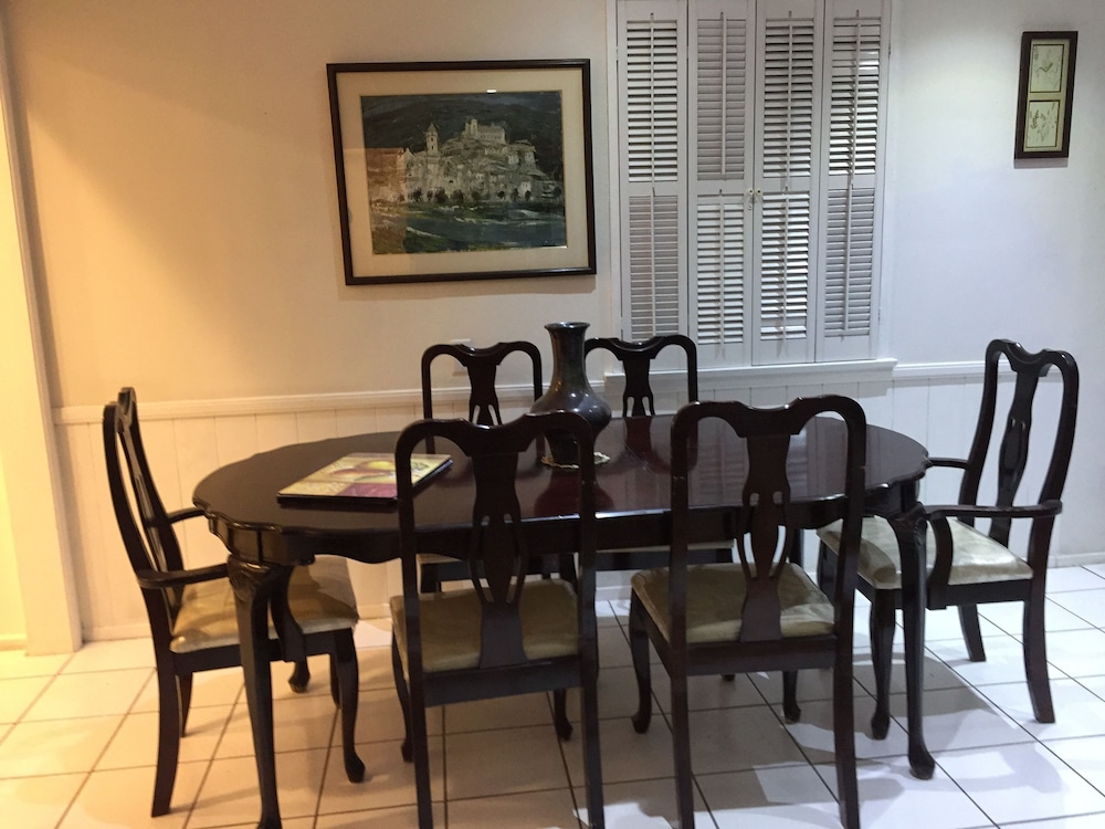 Lovely 2 Bedroom Home with Pool