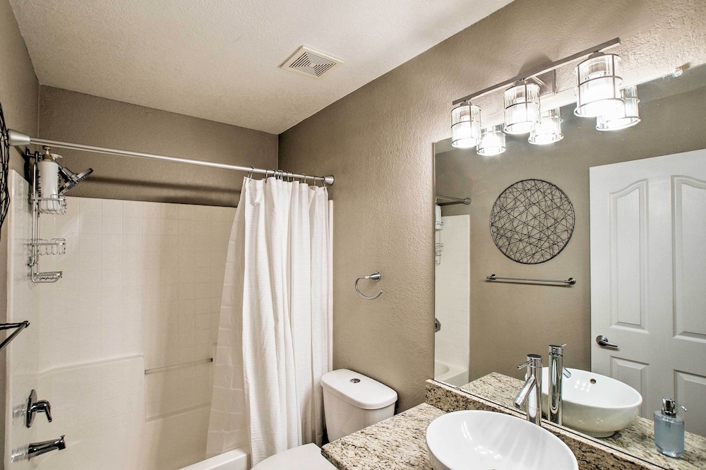 Condo w/ Pool Access ~ 1 Mi to Old Town Scottsdale view 2