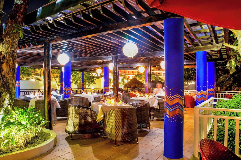 Grand Decameron Cornwall Beach, A Trademark All-Inclusive Resort