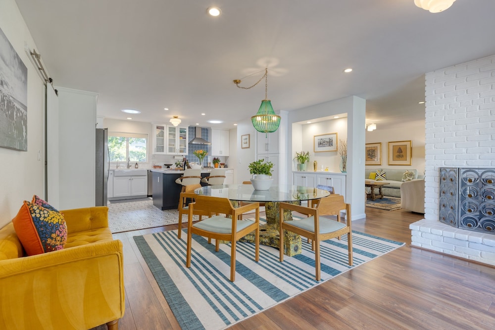 Hummingbird Haven by Avantstay Dog-friendly Near the Beach Huge Yard Hot Tub