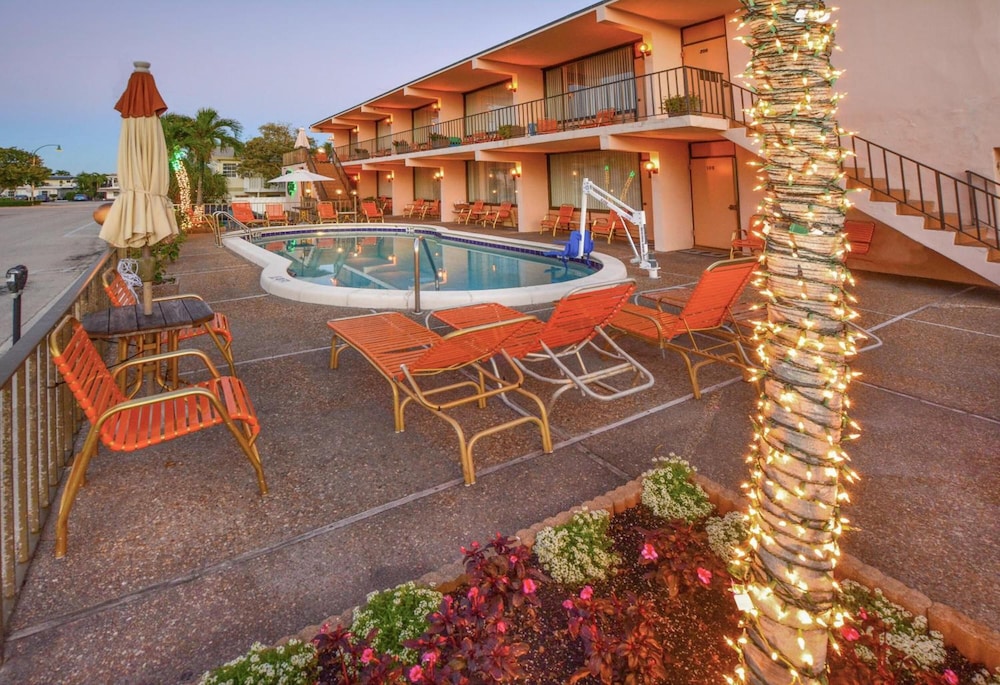 Sea Cliff Motel