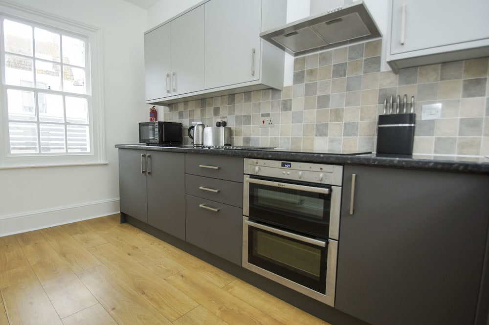 Marine Cottage Parking by Brighton Holiday Lets view 4