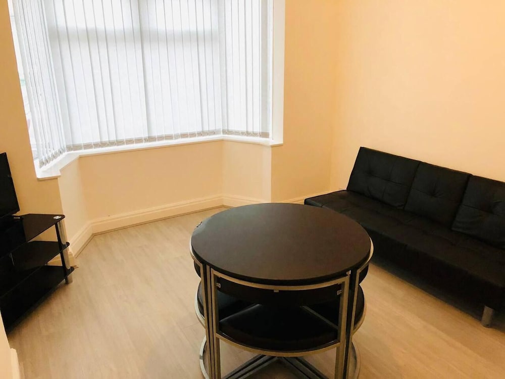 Loughborough Vacations - 4 Bedroom Lovely Home in Loughborough Town  Uni - Property Image 10
