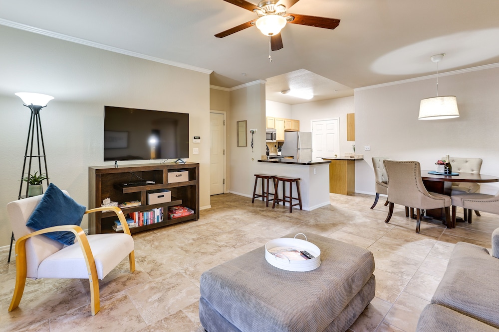 Walk to Papago Park: Central Phoenix Condo