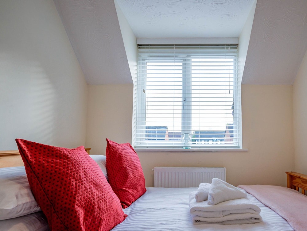 Host Stay Chichester Close