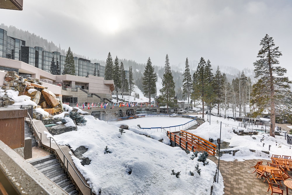 Lake Tahoe Vacations - Breathtaking Olympic Valley Gem: Walk to Chairlift - Property Image 12