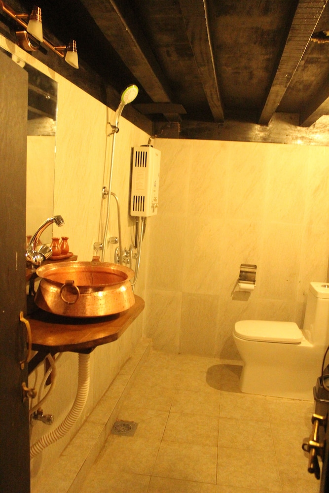 Hira Guest House