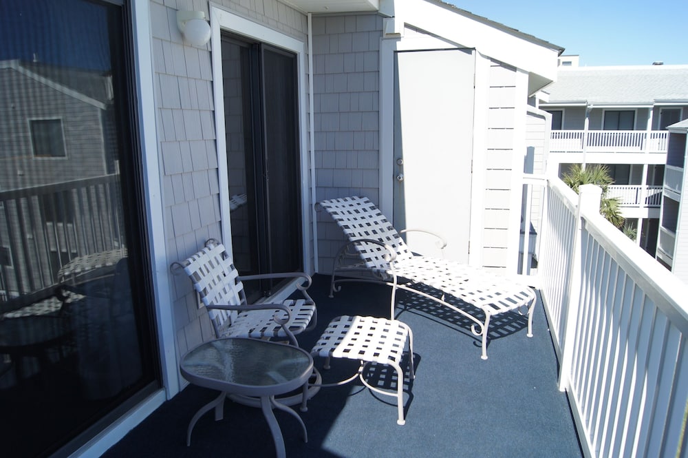 Sea Cloisters 303e 2 Bedroom Condo by RedAwning