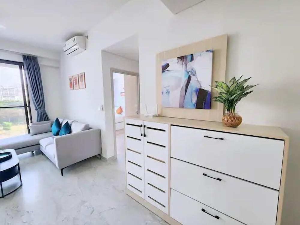 Cardinal Court Apartment