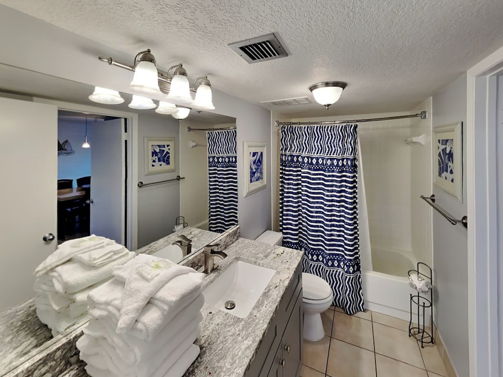 Sea Oats #309 by Southern Vacation Rentals