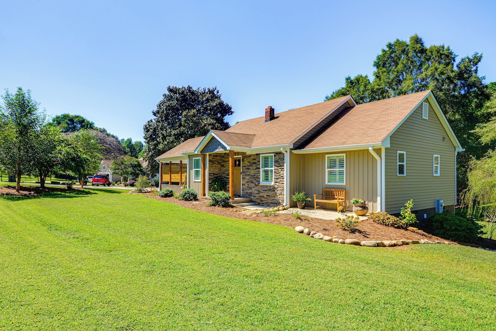 Cozy Cottage: Nature-filled Winston-salem Retreat!