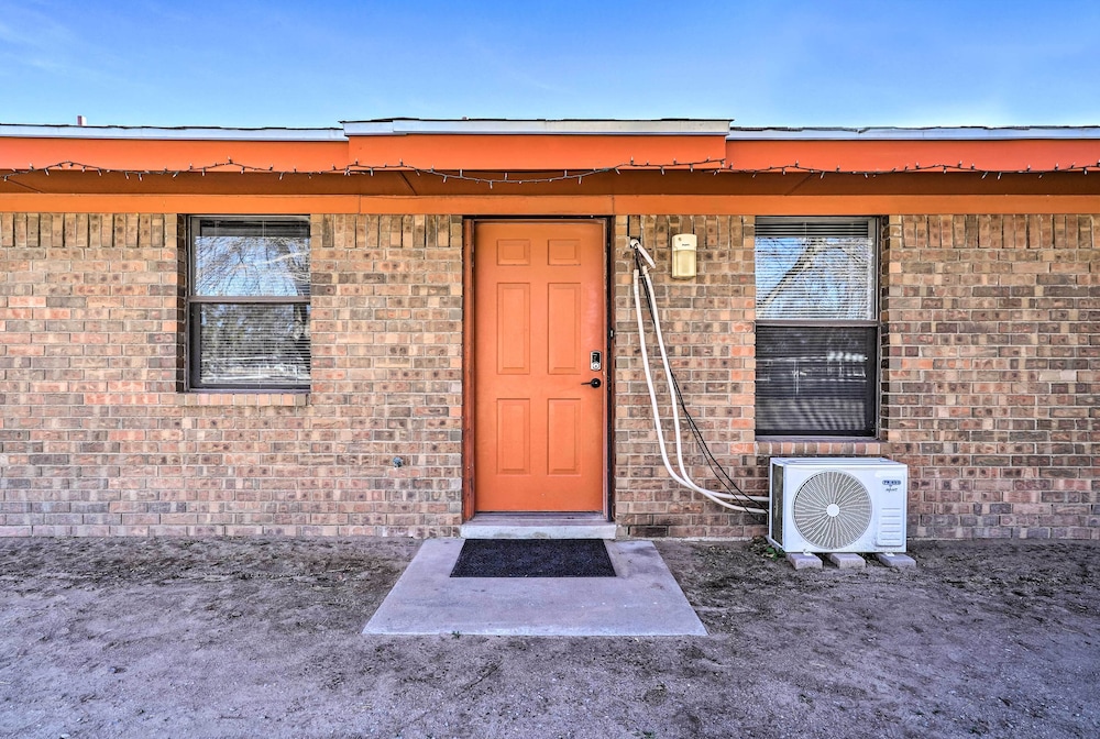 Cozy Las Cruces Apt on Pecan & Horse Farm! view 3