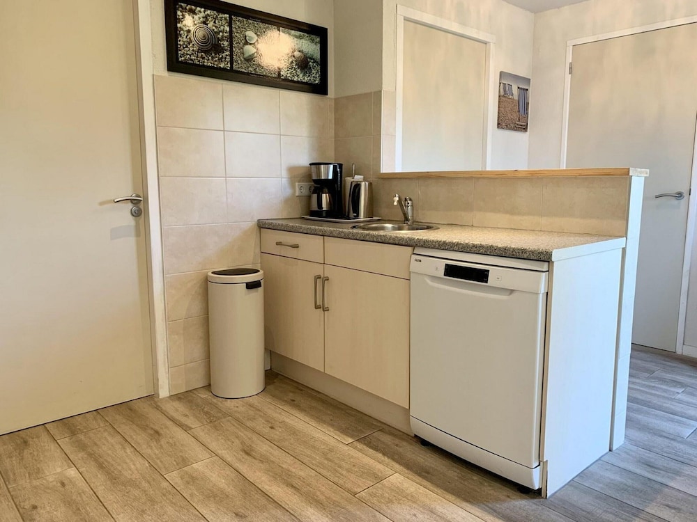 Bungalow in Sint Maartenszee With Veranda